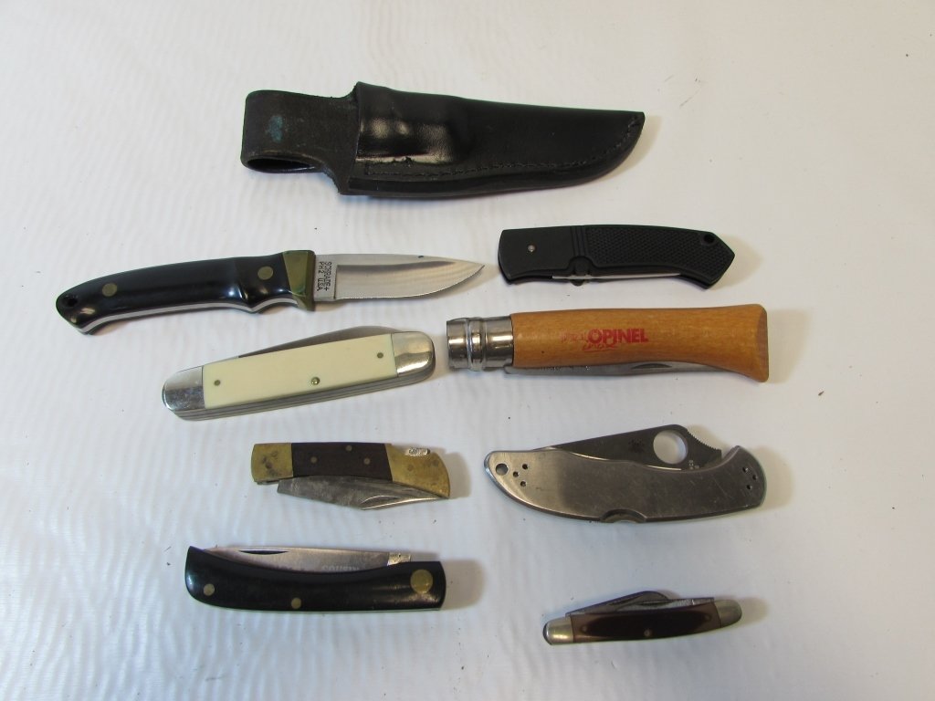 8 KNIFE LOT SPYDERCO SCHRADE COUNTRY COUSIN: 8 KNIVES. SPYDERCO VG-10 (BROKEN TIP), COUNTRY COUSIN #70, TIMBERLITE, OPINEL, CAMILLUS, OLD TIMER, SCHRADE. 4.5" - 9" TALL.
