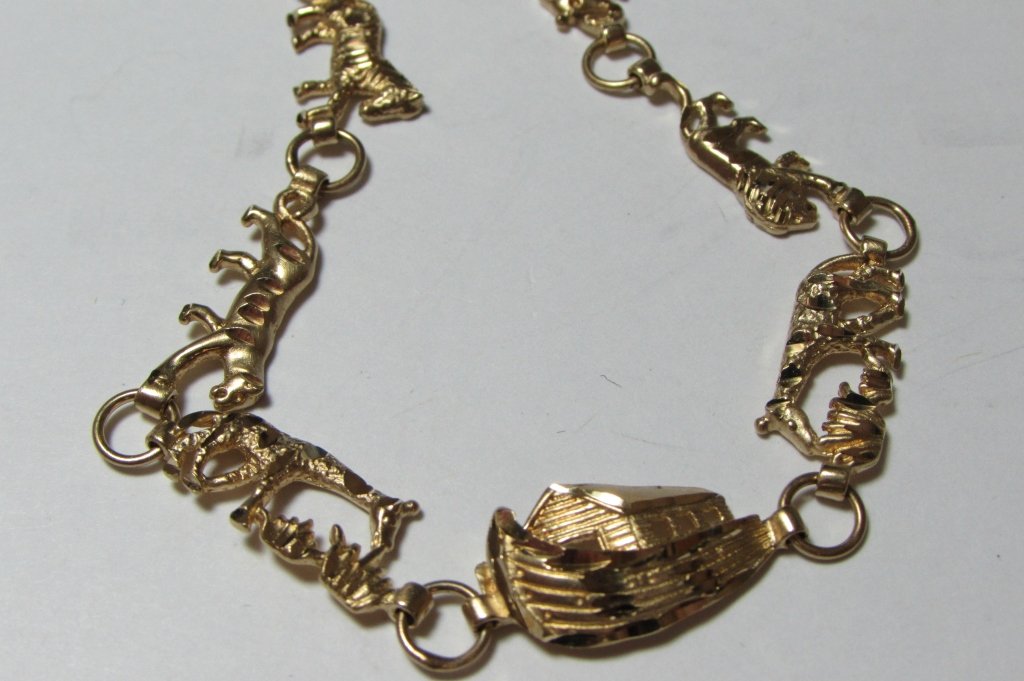 NOAH'S ARK BRACELET 10K YELLOW GOLD 7 1/4": 118.267. LION, TIGER, ELEPHANT, GIRAFFE; DIAMOND CUT ANIMAL LINK CHAIN. 5.8 GRAMS. EXCELLENT CONDITION.