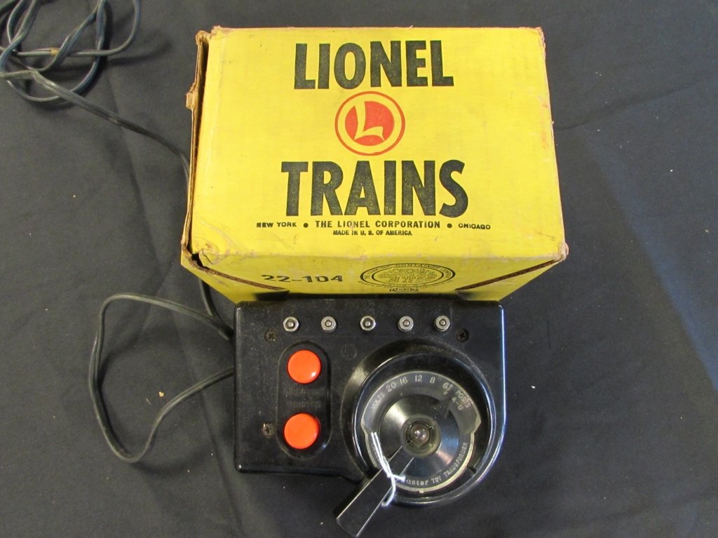 LIONEL TRAIN MASTER TOY RR TRANSFORMER IN BOX: LIONEL TRANSFORMER 60 CYCLES 115 VOLTS TYPE LW 125 WATTS 5" TALL. GOOD CONDITION.