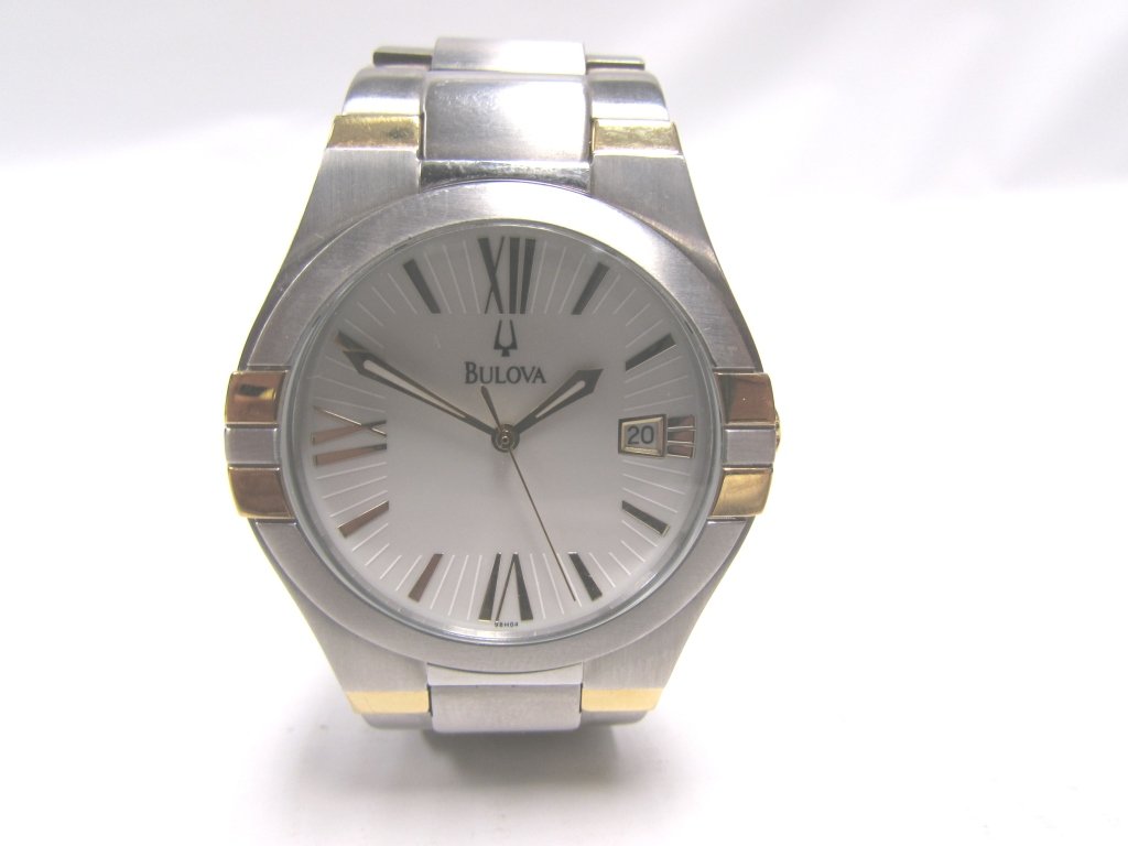 BULOVA WATCH QUARTZ STAINLESS NEW BATTERY: BULOVA WRISTWATCH STAINLESS STEEL WATER RESIST, GOLD COLORED ACCENTS, LIKE NEW CONDITION. 35mm CASE.