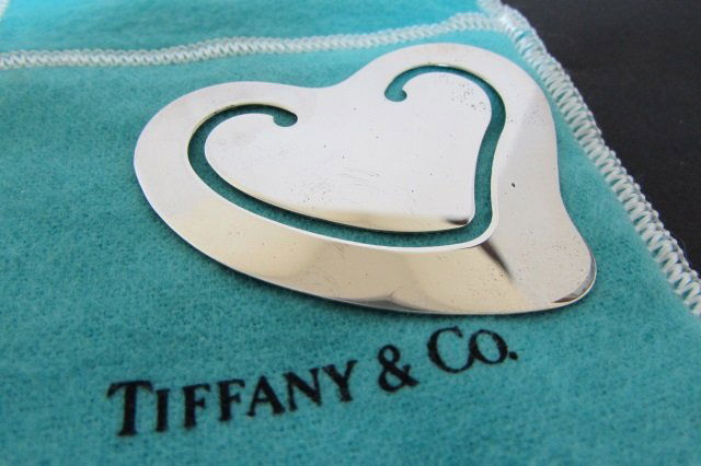 TIFFANY & CO STERLING SILVER PERETTI BOOK MARK: GENUINE TIFFANY ELSA PERETTI BOOKMARK HEART PENDANT. MEASURES 2 1/4" ACROSS. EXCELLENT CONDITION, WITH POUCH