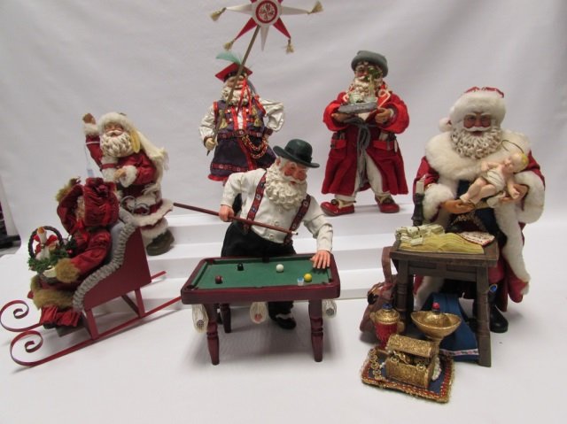 6 SANTA KURT ADLER CLOTHTIQUE POSSIBLE DREAMS: 4 MARKED "KSA" SANTAS, 1 MUSIC BOX. 1 CLOTHIQUE SANTA w/ POOL TABLE; MRS w/ SLED OR SLEIGH. 5 SANTAS AND 1 MRS CLAUS. 2 TASSLES MISSING & DAMAGED BOOT ON ONE SANTA. ALL OTHERS GREAT CONDITION.