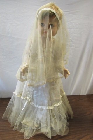 27 INCH COMPOSITION DOLL 1930s BRIDE: EARLY COMPOSITION DOLL FROM THE 1930s UN MARKED 27 INCH.