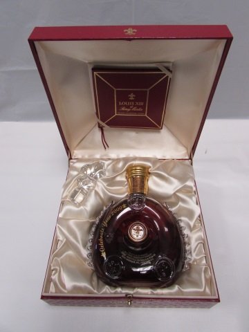 LOUIS XIII DE REMY MARTIN COGNAC BACCARAT DECANTER NIB: BEAUTIFULLY PRESENTED LOUIS XIII DE REMY MARTIN GRANDE CHAMPAGNE COGNAC FULL 750ml UNOPENED HAND BLOWN BACCARAT CRYSTAL GLASS DECANTER BOTTLE, STOPPER, BOOKLET, LINED FITTED CASE & ORIGINAL LOCKING BO