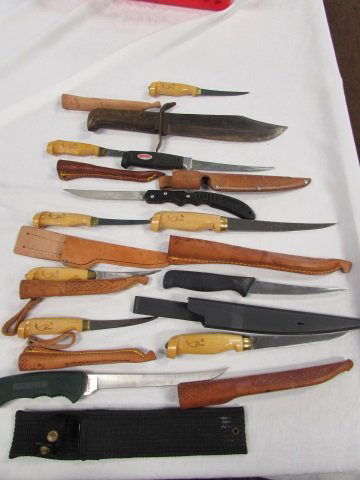 KNIFE LOT FIXED FOLDING BOWIE OLD TIMER RAPALA: 12 pc KNIFE LOT. MARTTIINI RAPALA, US STAINLESS SKINNING KNIVES & SHEATHS, OLD TIMER SCHRADE 1470T, ETC. 8" - 12" LONG.