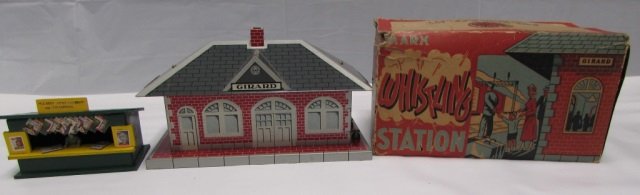 MARX GIRARD #2960 WHISTLING STATION BOX NEWS STAND: 48.85. TOY RR TRAIN LOUIS MARX #2960 TIN LITHO. 5 1/4" X 9" X 5" PLUS GILBERT NEWS CO & CIGARETTES 4 1/2" X 2 3/4" X 3" LOOK EXCELLENT.