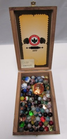 100 GLASS MARBLES ANTANO CIGAR BOX 14MM TO 42MM: 7F. ASSORTED VINTAGE ESTATE , MANY SWIRLS AND AGATES IN JOYA DE NICARAGUA BOX.