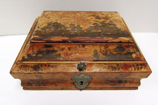 ANTIQUE WOOD BOX ESCUTCHEON CHINESE FLORAL JEWELRY: LATE 18th CENTURY FLORAL DECORATED BOX w/ ORIGINAL ESCUTCHEON. CHINESE EXPORT. 5" TALL, 11.75" LONG, 8.5" WIDE. NO KEY.
