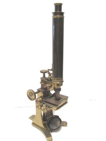 19TH C.- W. F. DURROCH LONDON BRASS MICROSCOPE: ANTIQUE 1800S ADJUSTABLE MONOCULAR MICROSCOPE, MARKED "WF DURROCH LONDON". KNOBS WORN. 19" TALL. NICE CONDITION FOR ITS AGE, VIEW PHOTOS FOR WEAR.