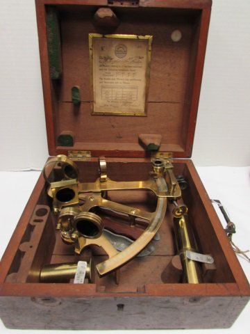 1934 H HUGHES & SON BRASS SHIP SEXTANT COMPASS: MARKED "H HUGHES & SON LTD 59 FENCHURCH ST LONDON E.C. 18324" CERTIFICATE IS MARKED "HUGHES & SON LONDON 19.4.34". GOOD CONDITION FOR ITS AGE, BOX & BRASS SHOW WEAR.