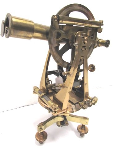 1915 TROUGHTON & SIMMS THEODOLITE SURVEY TRANSIT: MARKED "TROUGHTON & SIMMS LONDON No 209 1915" MEASURES 14" TALL X 7.5" DIAM WITH AN 11" TELESCOPE. GREAT CONDITION FOR ITS AGE, SOME DAMAGE, GLASS MOSTLY INTACT, UNKNOWN FUNCTIONALITY.