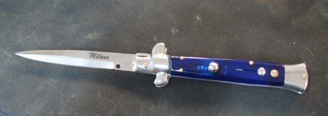 SWITCHBLADE KNIFE MILANO ITALIAN AUTO NEW: AUTOMATIC STILETTO PUSH-BUTTON POCKET KNIFE. MADE IN ITALY. 3.75" BLADE, 8.5" OVERALL. APPEARS NEW, UNUSED. FAST, SHARP.