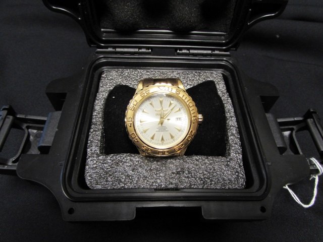 INVICTA OCEAN GHOST PRO DIVER WATCH IN BOX: INVICTA 2306 PRO DIVER. AUTOMATIC 21 JEWEL MOVEMENT, 23k GOLD PLATED STAINLESS, EXTRA LINKS, LUMINOUS HANDS, SKELETONIZED BACK, SCRATCH RESISTANT MINERAL CRYSTAL, DATE, WR 200 m, UNIDIRECTIONAL ROTATI