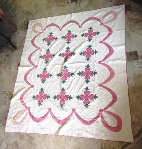 HAND MADE QUILT STITCHED FLORAL BED SPREAD: 79" WIDE x 93.5" LONG BLANKET.