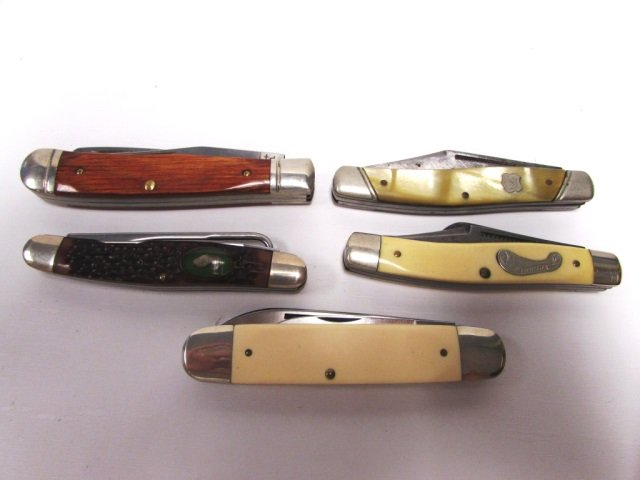KNIFE LOT PRIMBLE FRONTIER SCHRADE CAMILLUS FOLDER: LOT OF 5 KNIVES. DOUBLE & TRIPLE BLADES. 7" - 7.25" LONG. FRONTIER 4432, JOHN PRIMBLE 5371, SCHRADE TRAPPER, CAMILLUS 23, CAMILLUS 17.