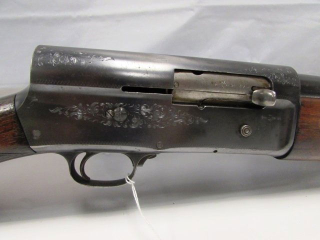 BROWNING A5 12 G SHOTGUN & LYMAN COTTS BREAK: BROWNING MODEL A-5 12 GAUGE LONG GUN w/ LYMAN CUTTS MUZZLE BREAK MOD CHOKE TUBE. 28" BARREL, WOOD STOCK, BLUED FINISH, BEAD SIGHT, ENGRAVED FRAME. (209668)