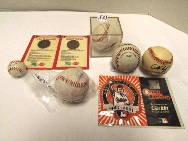 JOHNNY BENCH BASEBALL LOT AUTOGRAPHS SIGNED BALLS: JOHNNY BENCH AUTOGRAPHS, COMM. COIN, & VARIOUS OTHER UNKNOWN SIGNATURES.