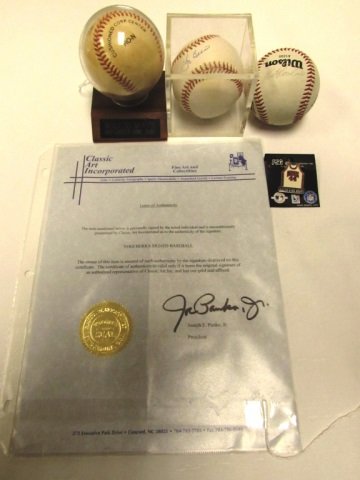 YOGI BERRA WILLIE MAYS BASEBALL LOT SIGNED BALLS: LOT OF SIGNED BASEBALLS. 1 w/ COA. 11 AUTOGRAPHS. MOST ILLEGIBLE.