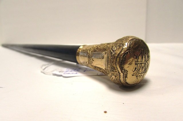 WOOD GOLD CANE WALKING STICK ANTIQUE SWAGGER: ANTIQUE WOOD CANE w/ ROLLED GOLD PLATE HANDLE. ENGRAVED w/ INITIALS "B.A.". 34" TALL.