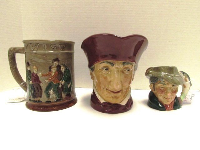 3 JUGS ROYAL DOULTON TOBY: 3 ROYAL DOULTON JUGS CARDINAL, OLIVER TWIST 6" TALL . 4" POACHER. NO CHIPS.