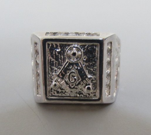 MASON RING STERLING SILVER 12.7GRAM SIZE 11: LIKE NEW CONDITION, VINTAGE ESTATE ACCENTED WITH 20 DIAMOND SIMULANTS CZ.