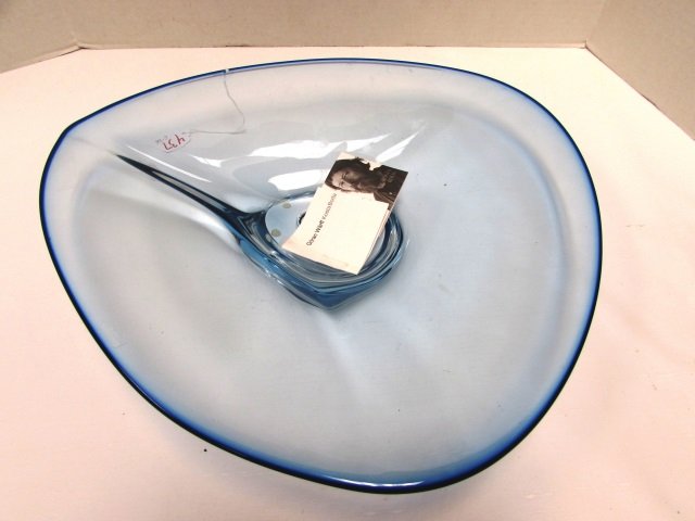 KOSTA BODA GORAN WARFF CHARGER PLATE TRAY CRYSTAL: KOSTA BODA SAPPHIRE CRYSTAL CHARGER. 16" LONG, 15" WIDE, 2.5" TALL. NO DAMAGE.