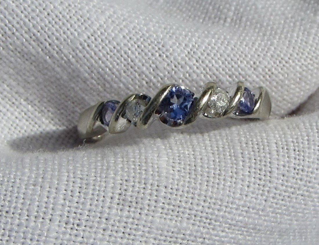 TANZANITE DIAMOND RING 10K WHITE GOLD SIZE 7: 10 k WHITE GOLD RING w/ .23 CT IN TANZANITE & .10 CT IN DIAMONDS. (SHIPPING ON THIS ITEM IS $3).