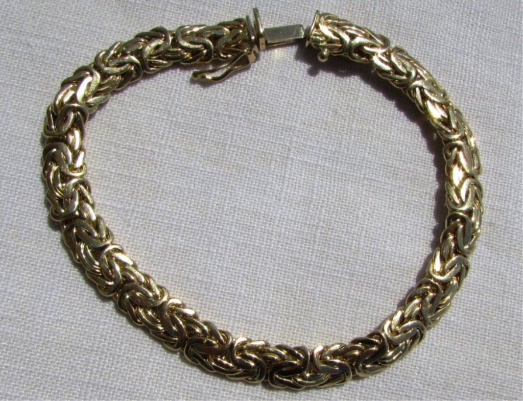 14K GOLD SUPER LINK BRACELET BYZANTINE 11.6GRAMS: 14 k YELLOW GOLD BRACELET. 7.25" LONG, .25" WIDE. 11.6 GRAMS. (SHIPPING FOR THIS ITEM, WITH INSURANCE IS $8).