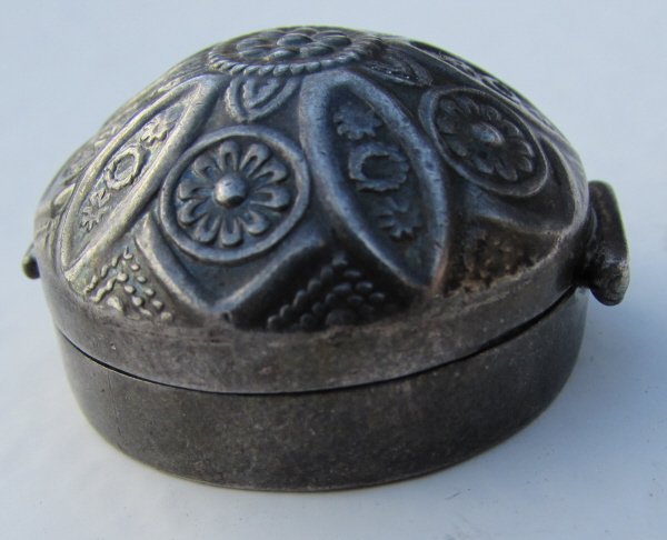 STERLING SILVER REPOUSSE COVERED PILL BOX: SMALL STERLING PIL BOX 1 1/4 INCH WIDE AND 3/4 INCH TALL (SHIPPING ON THIS ITEM IS $3).