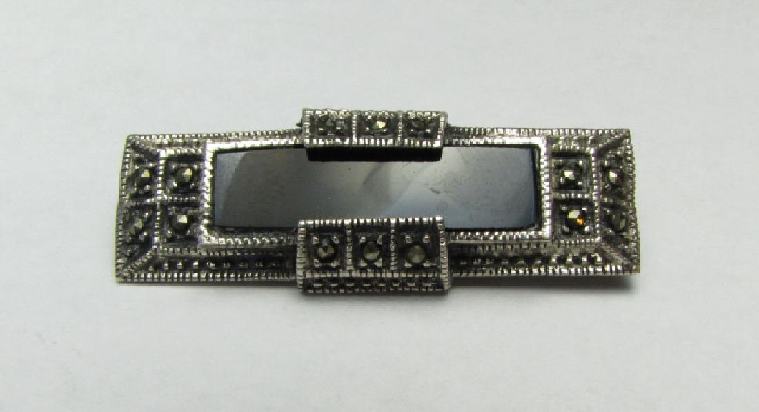 STERLING SILVER MARCASITE ONYX BROOCH PIN: STERLING SILVER, MARCASITE, & ONYX BROOCH. 1.5" LONG, 0.5" WIDE. (USA SHIPPING FOR THIS ITEM IS $3).