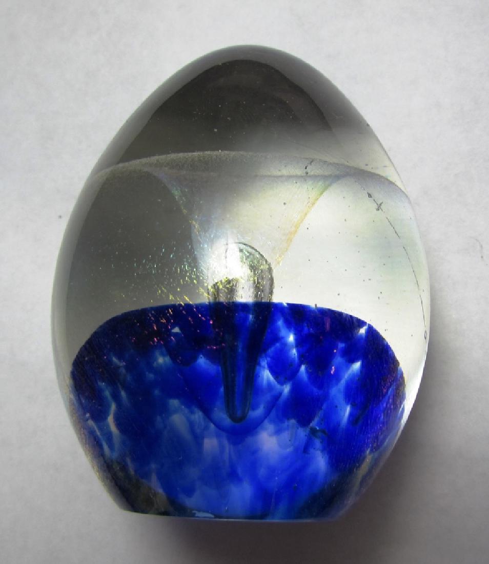 EICKHOLT GLASS PAPERWEIGHT EGG ART: EICKHOLT SIGNED GLASS PAPER WEIGHT. 3" TALL, 2" WIDE. (USA SHIPPING FOR THIS ITEM IS $6).