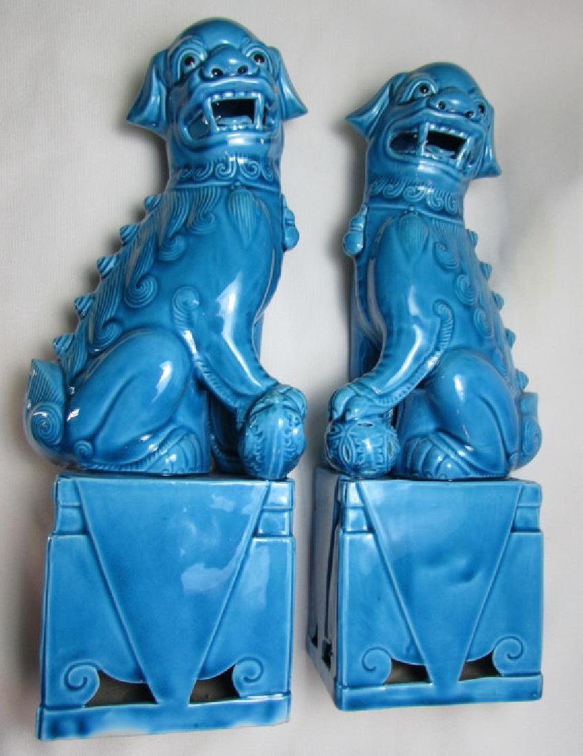 BLUE CERAMIC FOO DOG STATUES FIGURES FU LUCK ASIAN: 2 ASIAN FOO / FU DOG CERAMIC STATUES. 10" TALL, 4" WIDE. NO DAMAGE. (US SHIPPING FOR THIS ITEM IS $30).