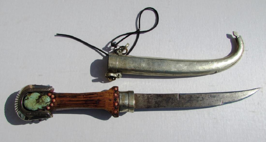 ARABIAN DAGGER TURQUOISE CORAL JANBIYA KHANJAR: KHANJAR KNIFE w/ TURQUOISE & PINK CORAL ADORNED WOOD HILT. 8.25" BLADE, 14.75" OVERALL. (US SHIPPING FOR THIS ITEM IS $10).