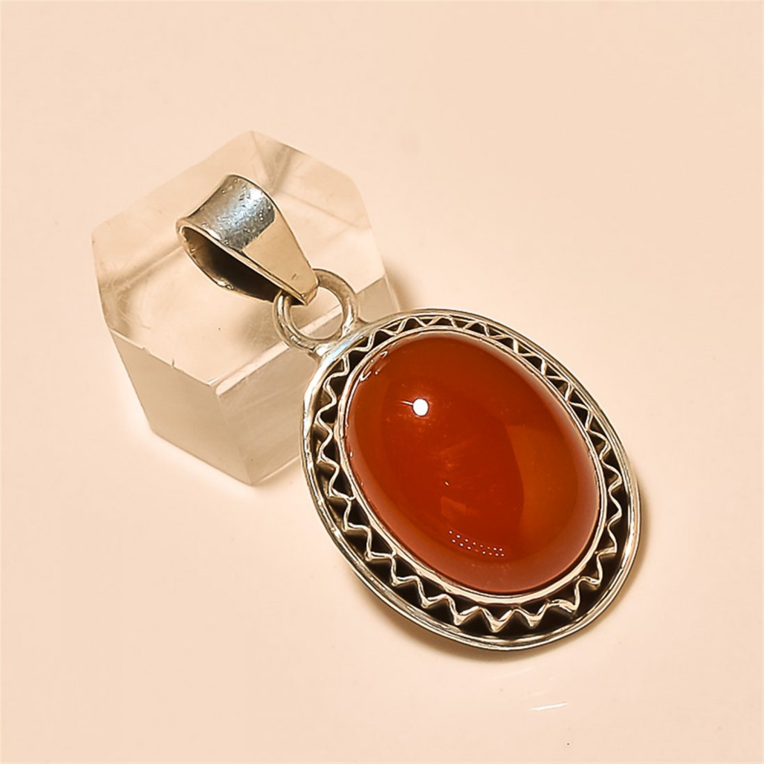 Carnelian Pendant Solid Sterling Silver: Carnelian Pendant Solid Sterling Silver Length:1.5 inch Weight:9 gram #P-150