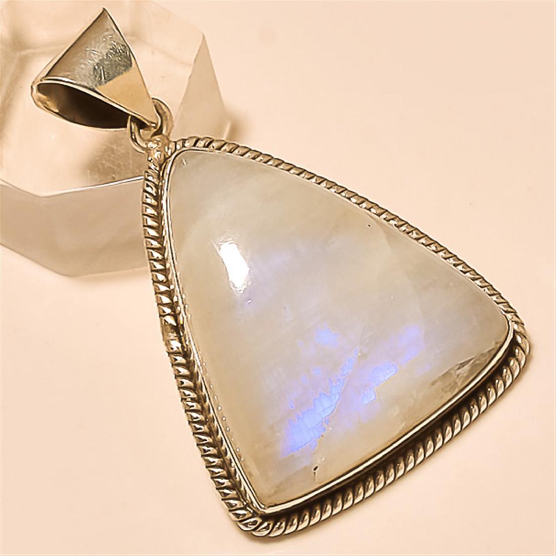 Moonstone Pendant Solid Sterling Silver: Moonstone Pendant Solid Sterling Silver Length:1.6 inch Weight:11 gram #P-044