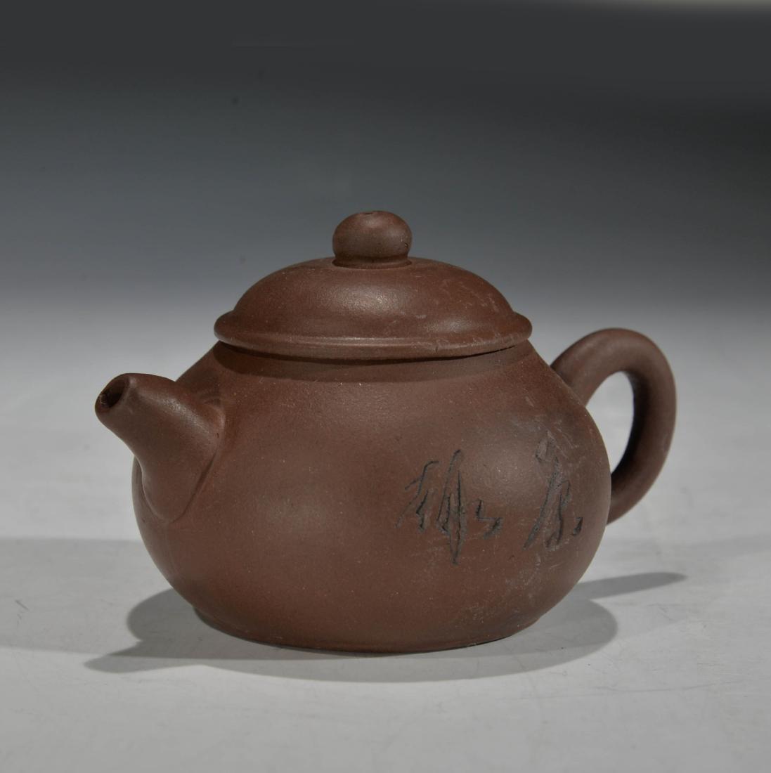 Chinese Yixing Zisha Tea Pot: Chinese Yixing Zisha Tea Pot; H: 3 in