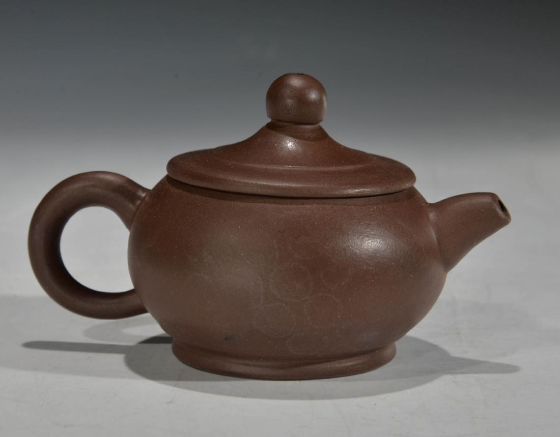 Chinese Yixing Zisha Tea Pot: Chinese Yixing Zisha Tea Pot; H: 3 in