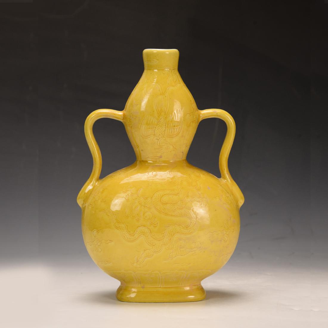 Chinese Yellow Glaze Vase (1 of 7)