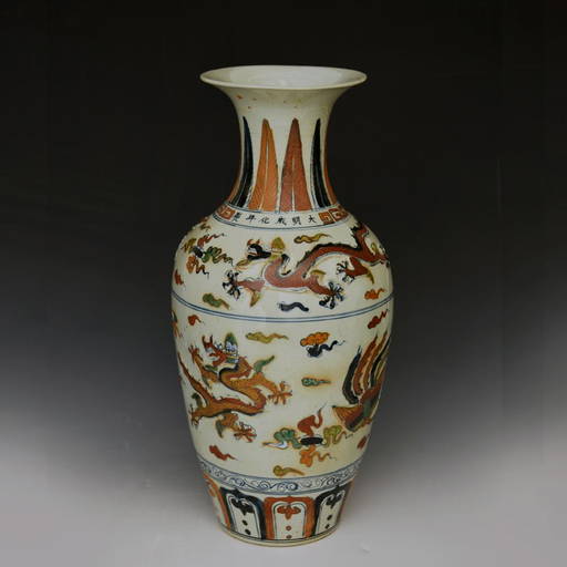 Chinese Ming Dynasty Wucai Vase
