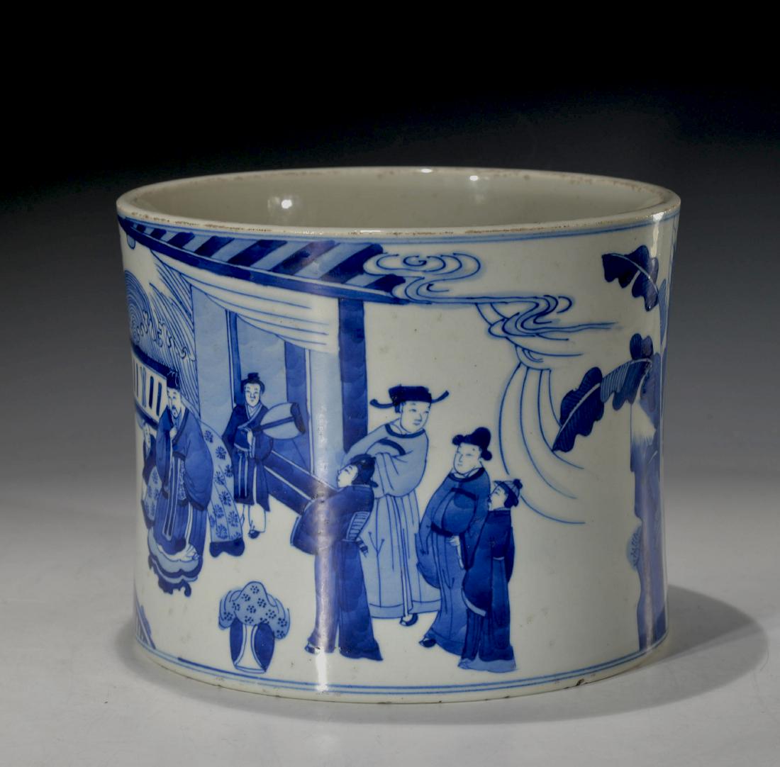 A RARE KANGXI BLUE AND WHITE BRUSH POT (1 of 9)