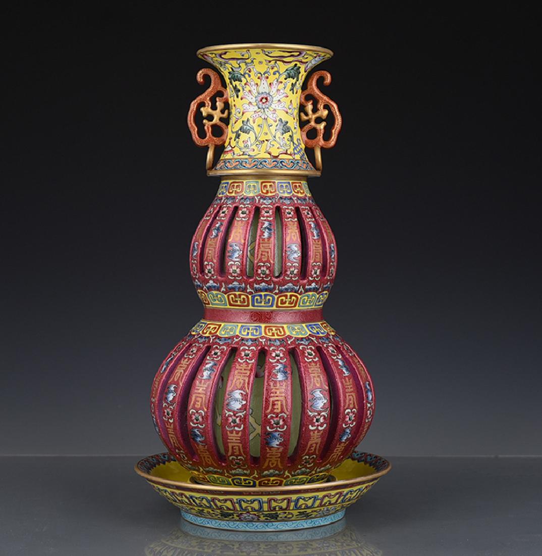 CHINESE ENAMEL CARMINE REVOLVING VASE (1 of 10)