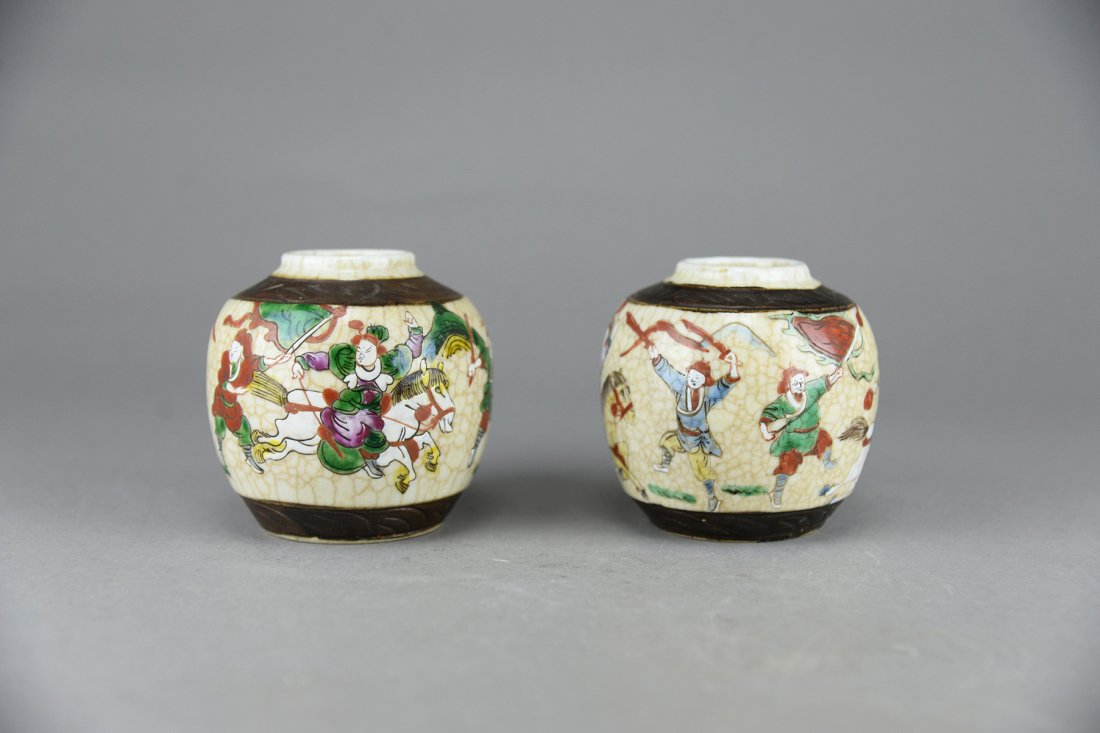 A pair of small Ge-ware jars: 4"