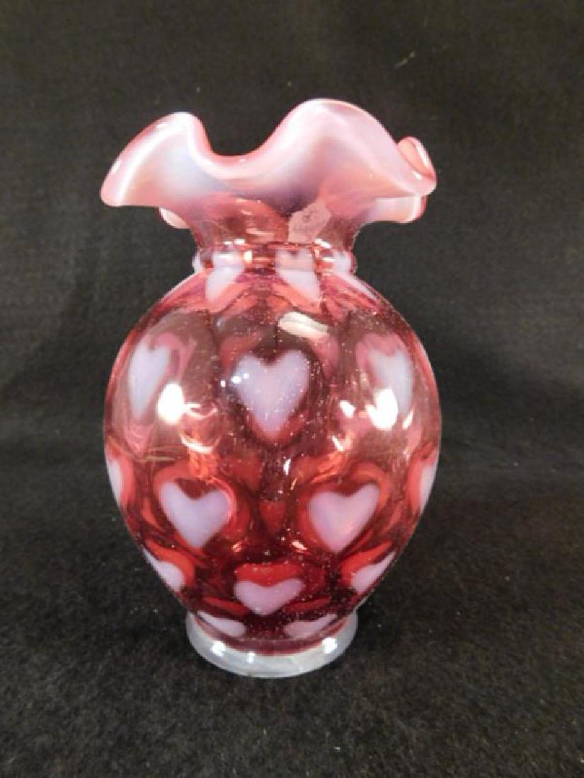 FENTON GLASS USA  HEARTS RUBY VASE (1 of 3)
