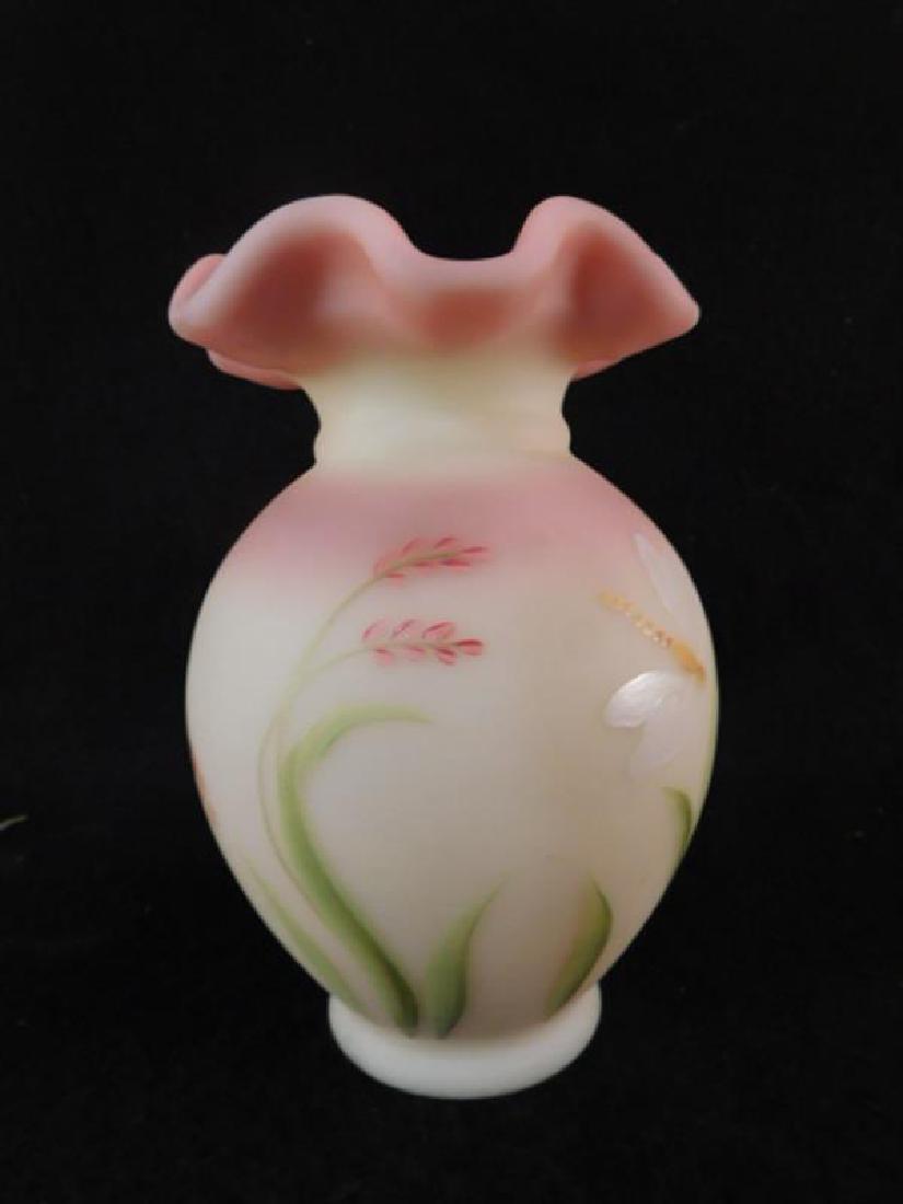 FENTON GLASS USA  BURMESE VASE SIGNED FRANK FENTON (1 of 3)