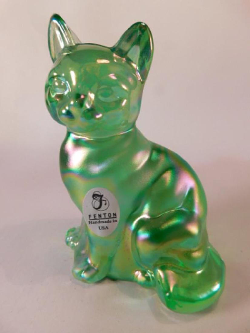 FENTON ART GLASS USA HANDPAINTED GREEN CAT (1 of 2)