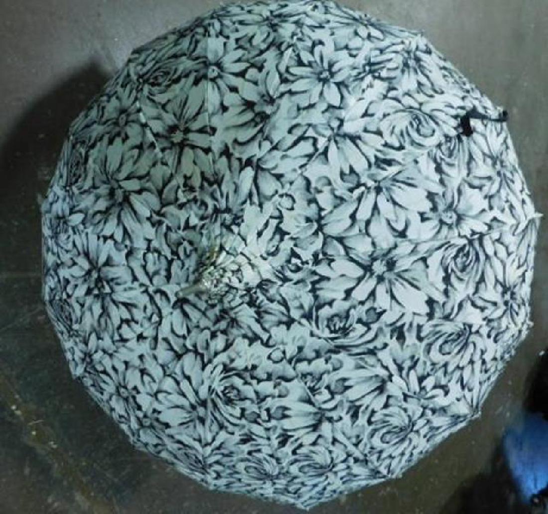 UMBRELLA VINTAGE ANTIQUE: Thank you for attending HATMAN AUCTIONS! YES, WE SHIP! This is one of a series of auctions where we a very large collection of rare1963's Victorian Glassware, Primitives, Fenton, Hummels, Goebels, Ant