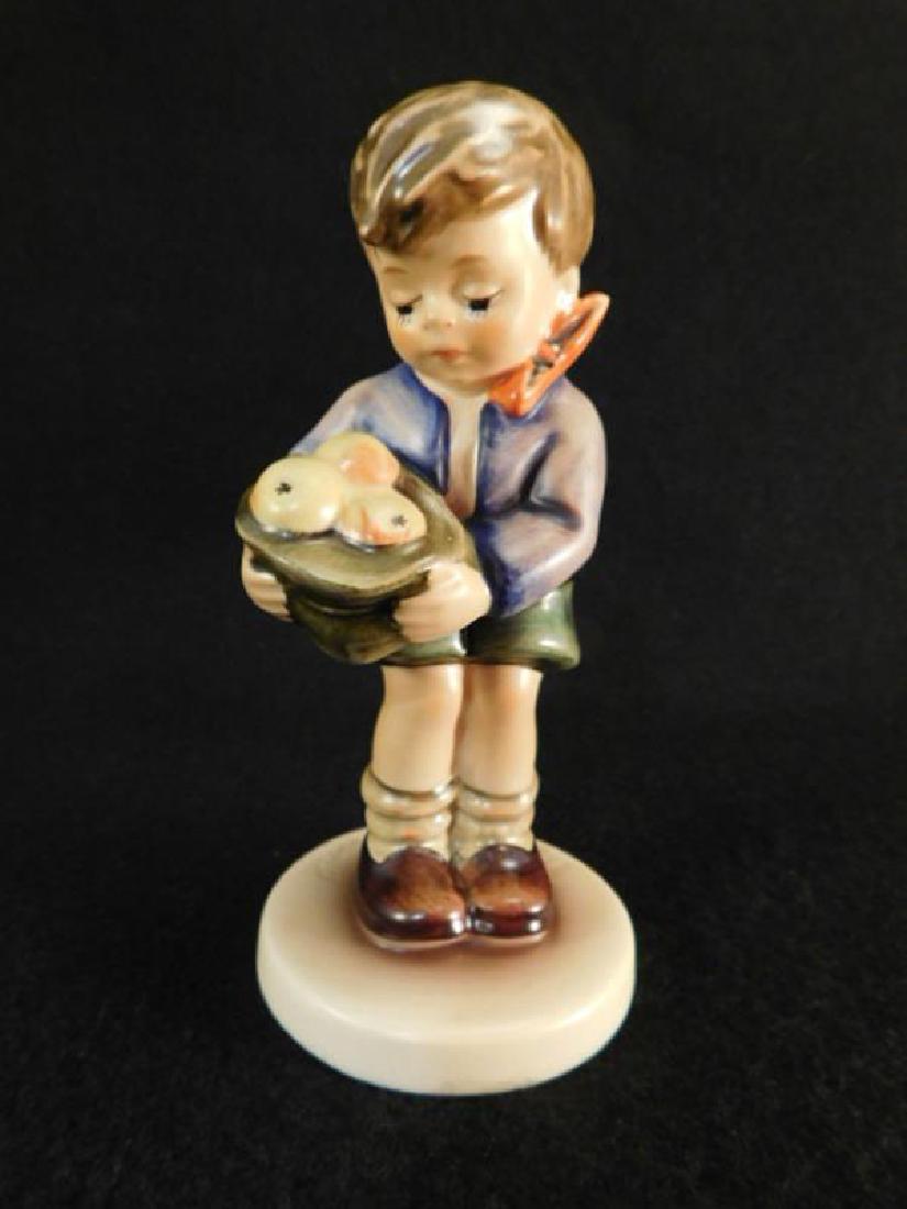 HUMMEL GOEBfEL BERTA M.I FIGURINE: Thank you for attending HATMAN AUCTIONS! YES, WE SHIP! This is one of a series of auctions where we a very large collection of rare2086's Victorian Glassware, Primitives, Fenton, Hummels, Goebels, Ant