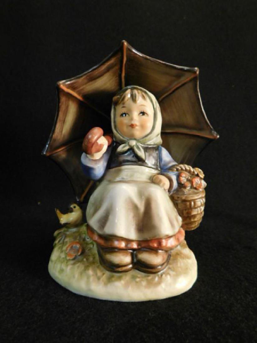 HUMMEL GOEBEL BERTA M.I  FIGURINE (1 of 3)