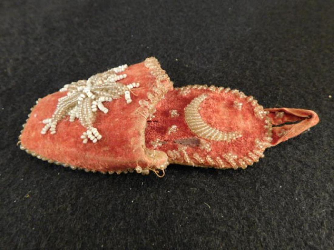 IRIQUOIS INDIAN NATIVE AMERICAN MADE BEADED PIN CUSHION (1 of 3)