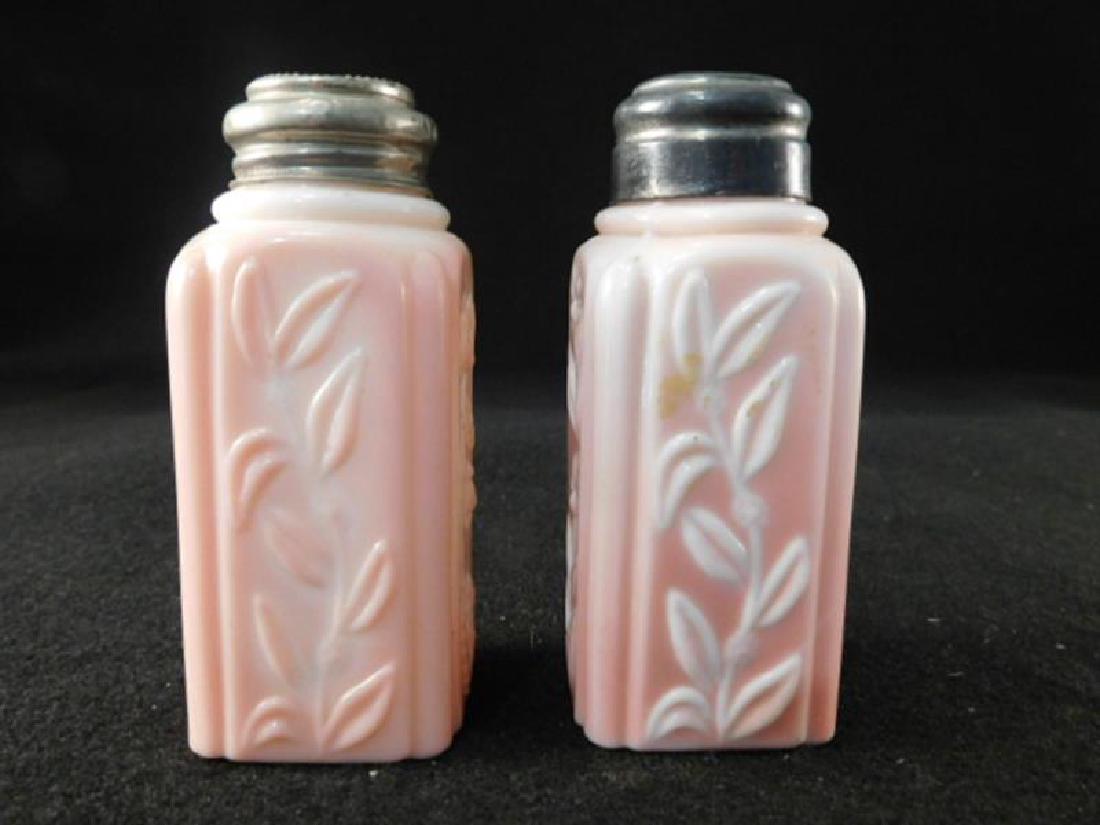 OPAQUE DAISY FLOWER PINK SALT PEPPER GLASS VICTORIAN: Thank you for attending HATMAN AUCTIONS! This auctions consists of and ecclectic variety of fantastic quality 2140's Victorian Era Glass, antiques, Advertising, Art, Fenton, Hummel, Disney, Rare Rocks